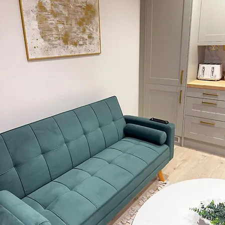 Luxury 2br Gold Apartment