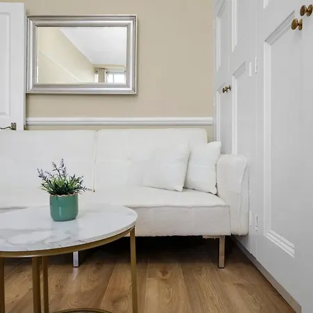 Furnished In Chelsea Apartment