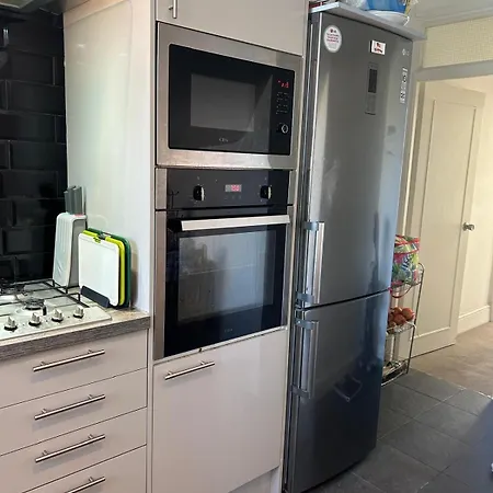 Beautiful 2 Bed In Queens Park, アパート