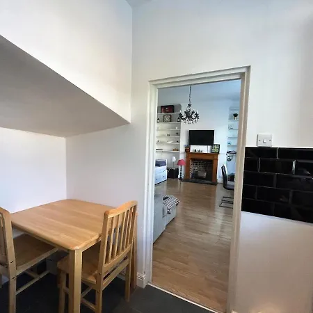 Beautiful 2 Bed In Queens Park,