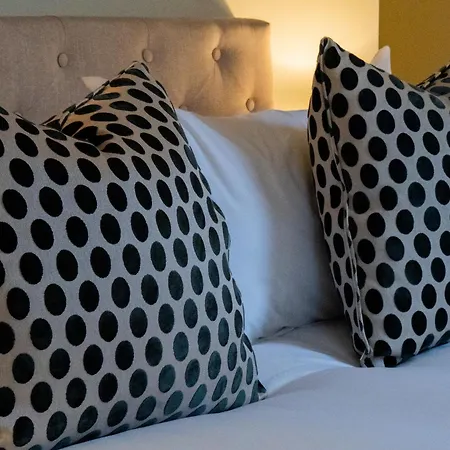 The Egerton - Luxury Apartment London