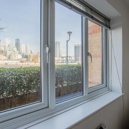 Londwell, Canary Wharf Riverfront Chic * London