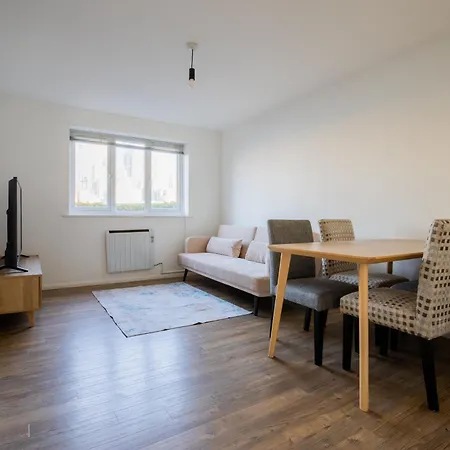 Apartment Londwell, Canary Wharf Riverfront Chic London
