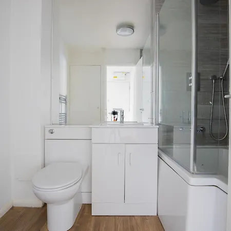 Londwell, Canary Wharf Riverfront Chic Apartment London