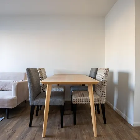 Apartment Londwell, Canary Wharf Riverfront Chic London