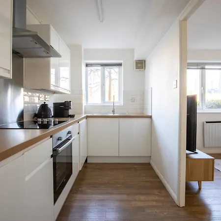 Londwell, Canary Wharf Riverfront Chic Apartment London