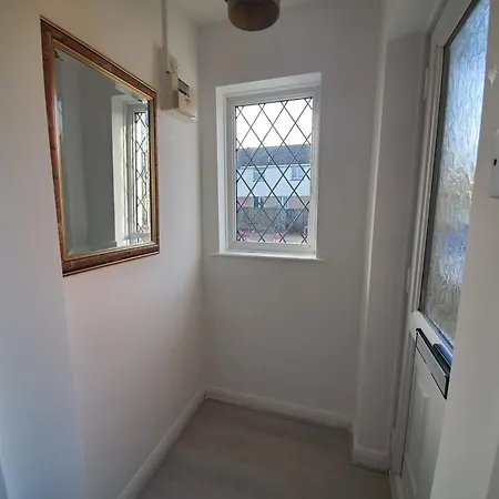 2 Bedroom Flat Near Heathrow Airport Yiewsley