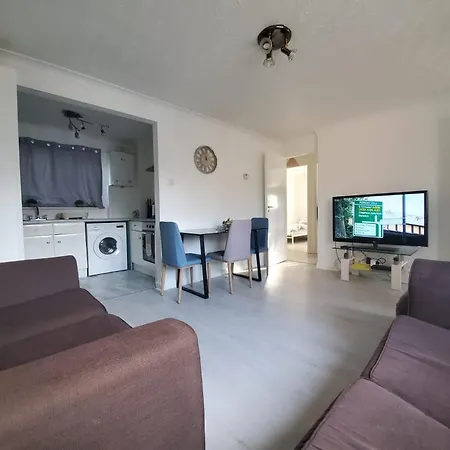 Holiday home 2 Bedroom Flat Near Heathrow Airport