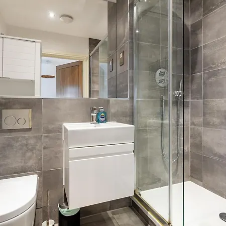 アパート Eye ,split Level And Private Patio,sleeps 6 ロンドン