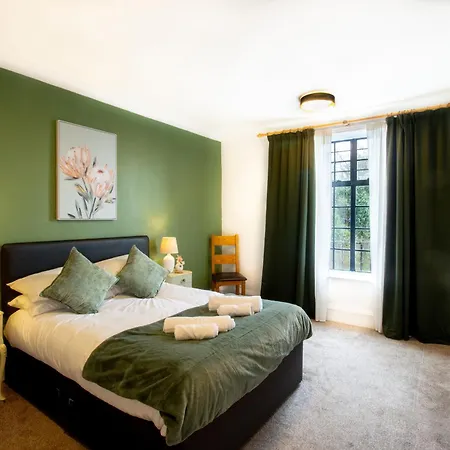 Spacious 2br, Free Parking & Wifi Near Station * London