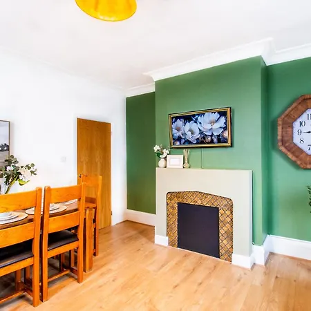 Spacious 2br, Free Parking & Wifi Near Station Apartment London