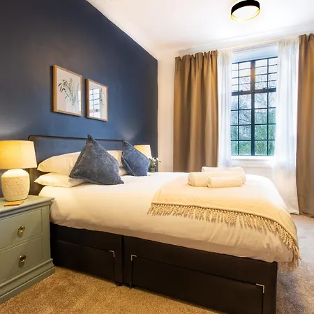 Spacious 2br, Free Parking & Wifi Near Station * London
