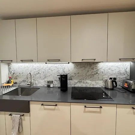 High Deluxe Standard Flat For 6 People In The Heart Of *