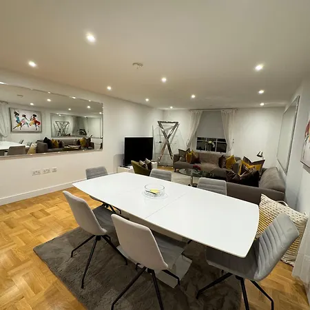 High Deluxe Standard Flat For 6 People In The Heart Of Apartment