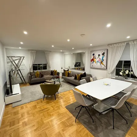 High Deluxe Standard Flat For 6 People In The Heart Of Apartment London