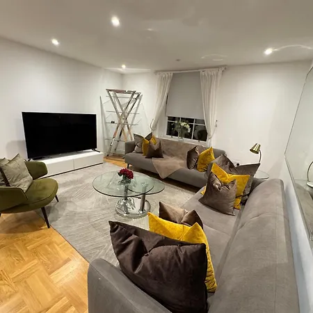 High Deluxe Standard Flat For 6 People In The Heart Of * London