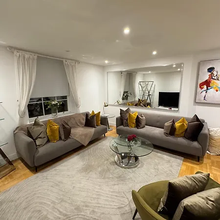 High Deluxe Standard Flat For 6 People In The Heart Of