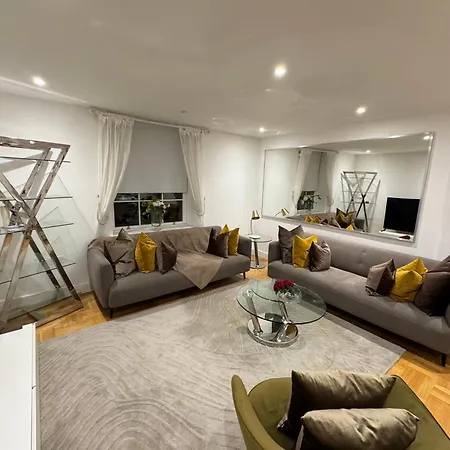 High Deluxe Standard Flat For 6 People In The Heart Of Apartment