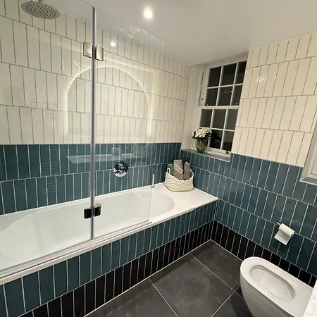 High Deluxe Standard Flat For 6 People In The Heart Of