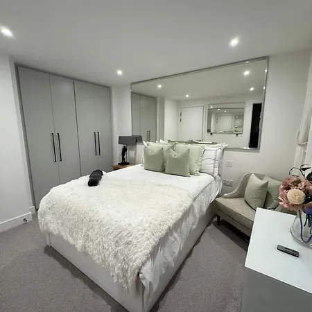 High Deluxe Standard Flat For 6 People In The Heart Of Apartment London