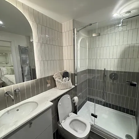 High Deluxe Standard Flat For 6 People In The Heart Of *