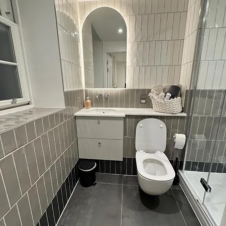 High Deluxe Standard Flat For 6 People In The Heart Of * London