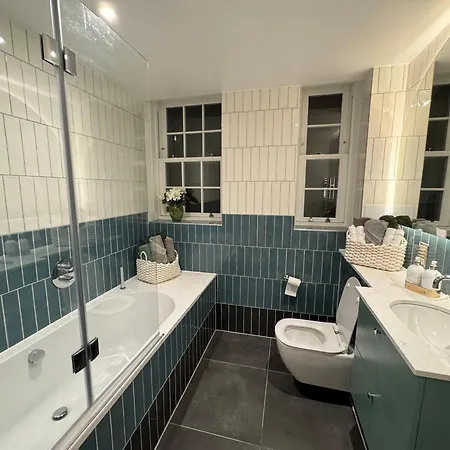 High Deluxe Standard Flat For 6 People In The Heart Of Apartment *