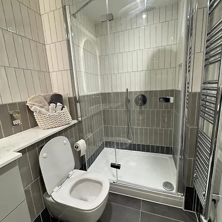 Apartment High Deluxe Standard Flat For 6 People In The Heart Of *
