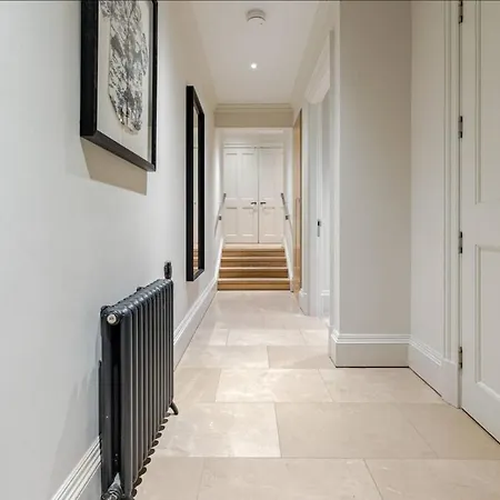 Luxurious 3 Bed Covent Garden Penthouse Apartment London