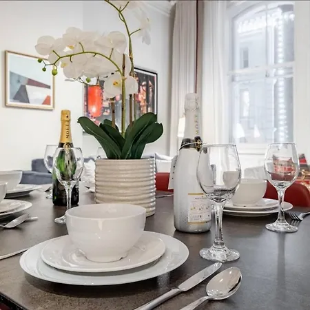 Luxurious 3 Bed Covent Garden Penthouse London