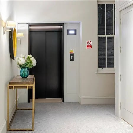 Luxurious 3 Bed Covent Garden Penthouse London