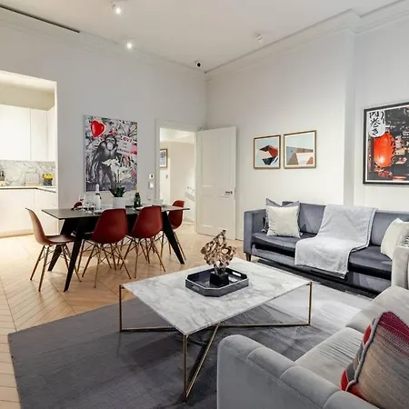 Luxurious 3 Bed Covent Garden Penthouse Apartment *