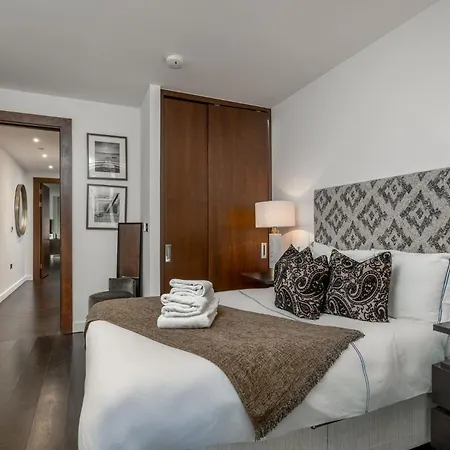Riverfront Retreat In 2 Bed 2 Bath Londen
