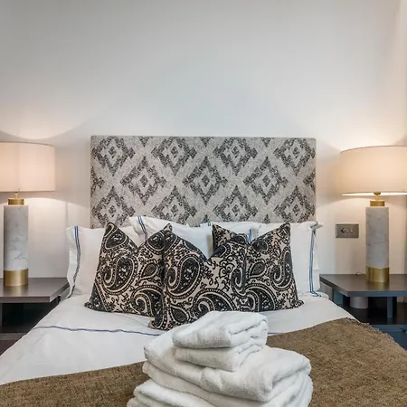 Riverfront Retreat In 2 Bed 2 Bath * Londen