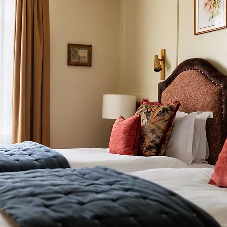 Coach & Horses Hotel 3*