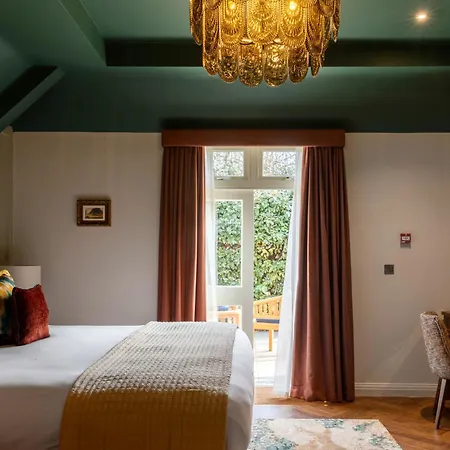 Coach & Horses Hotel 3*
