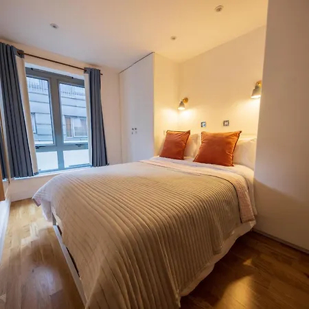 By Spitalfields & Liverpool Street Station Apartment