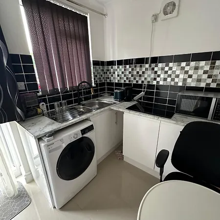 Luxury Ensuite In Crayford Dartford Bexley London With Full Kitchen And Side Garden Alleyway Entrance ゲストハウス Erith
