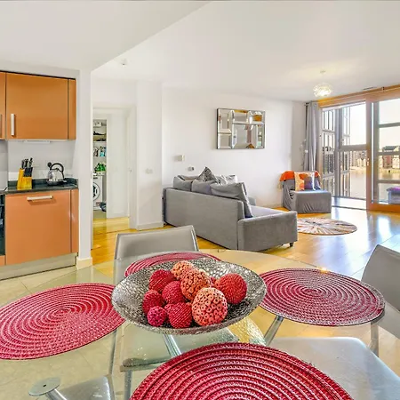Cozy 1-bed Flat With Gym Access & Charming Vibe Apartment
