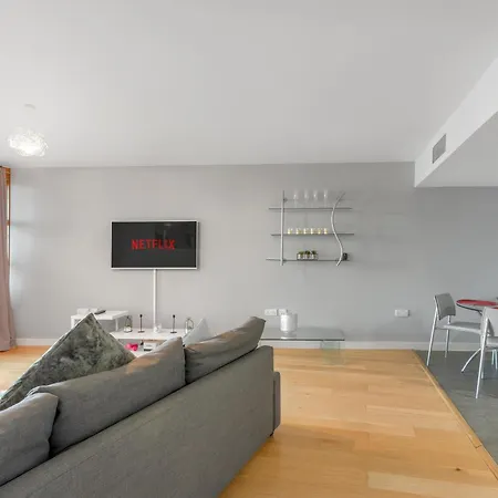 Cozy 1-bed Flat With Gym Access & Charming Vibe Apartment *