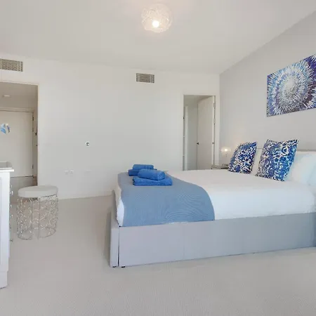 Apartment Cozy 1-bed Flat With Gym Access & Charming Vibe London