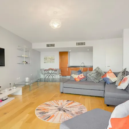 Cozy 1-bed Flat With Gym Access & Charming Vibe