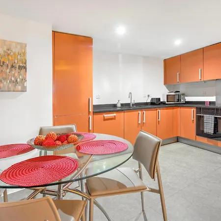 Cozy 1-bed Flat With Gym Access & Charming Vibe Apartment London