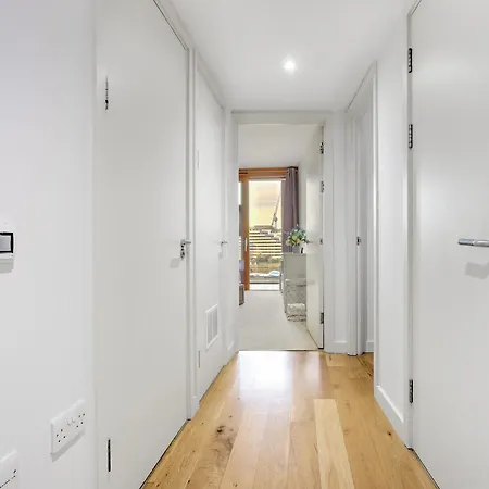 Cozy 1-bed Flat With Gym Access & Charming Vibe Apartment *