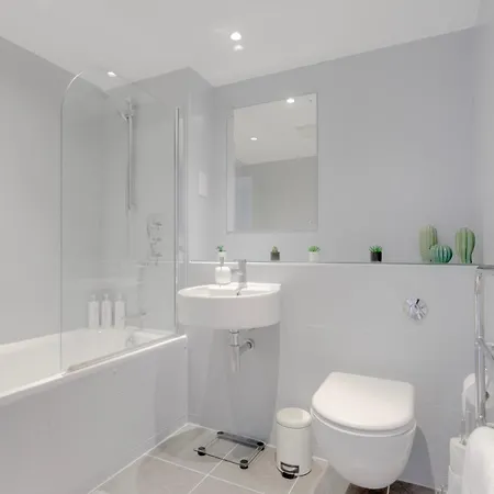 Cozy 1-bed Flat With Gym Access & Charming Vibe London