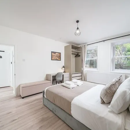アパート Spacious 2bed Flat Free Parking And Garden *