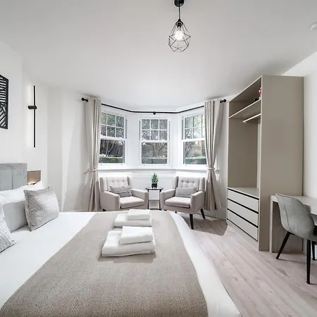 Spacious 2bed Flat Free Parking And Garden