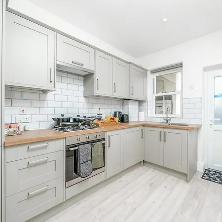 Spacious 2bed Flat Free Parking And Garden ロンドン