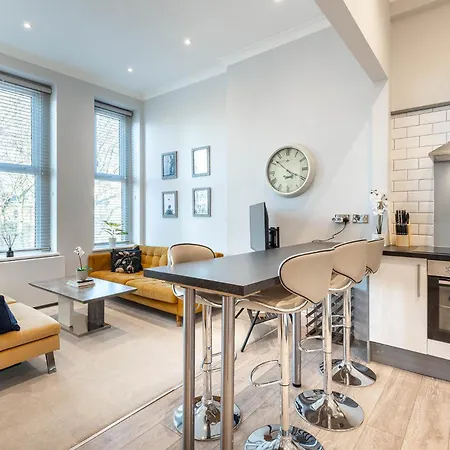 The Queens Club Luxury In Kensington Apartment