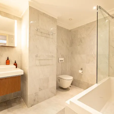 아파트 Large 4-bed 8-guests W Patio 1841 House Paddington *